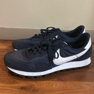 Nike Air Pegasus 83
Midnight Navy White. Size 11